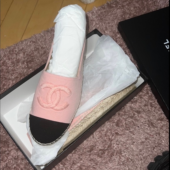Chanel New never warn!! - Picture 1 of 5